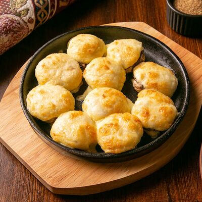 Шампиньоны под шапочками из сыра на кеци в Keto & Kote Грузинская кухня по цене 550 ₽