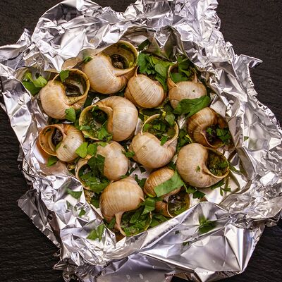 Улитки в раковине в соусе по-бургундски в HEDONIST по цене 36 р.