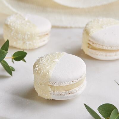 Макаронс кокос-апельсин в Ribambelle по цене 250 ₽