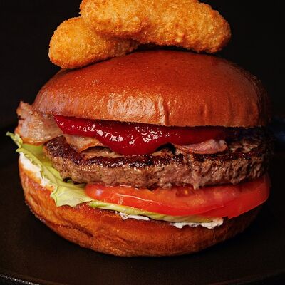 РогБургер Брусничный в Rogulevs Burgers по цене 870 ₽