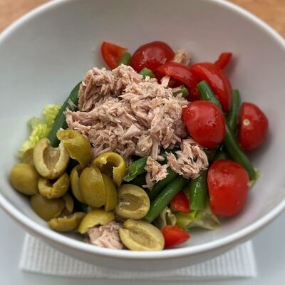 Салат с тунцом и стручковой фасолью в Суп с котом по цене 520 ₽