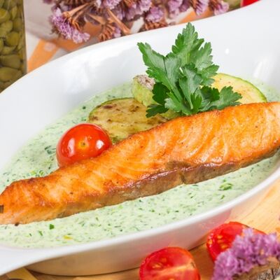 Стейк из семги со шпинатом в Луиджи & Тосё по цене 599