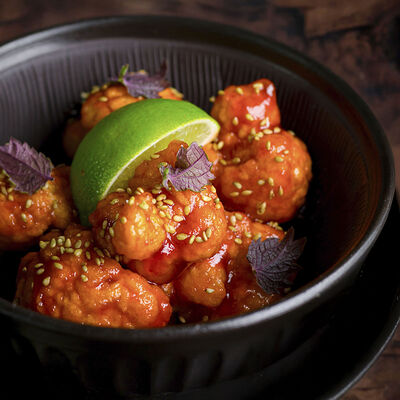 Цветная капуста, паста табаджан и лайм в Zuka по цене 710 ₽