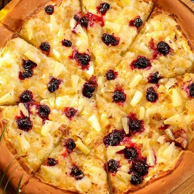 Пицца Сладкая в Семейное кафе Slice по цене 250 ₽