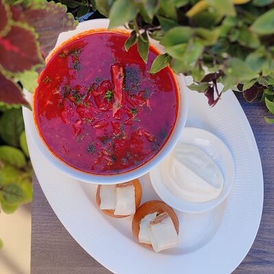 Борщ с уткойв Современники по цене 650 ₽