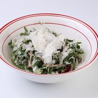 Салат с говяжьим языком и руколойв Forte Bello