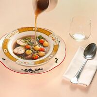 Суп из кролика с жареными грибамив Моне