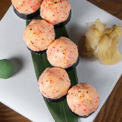 Запеченный ролл с лососем в Just Residence по цене 830 ₽