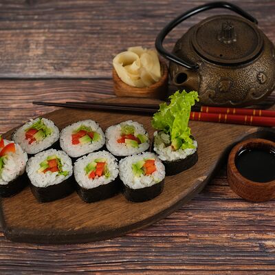 Овощной ролл в Японский городовой 64 по цене 220 ₽