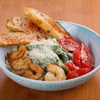 Цезарь с креветками в Панчо фактори по цене 650 ₽