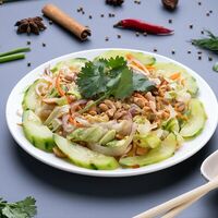 Салат с огурцом в Pho Viet , вьетнамская кухня