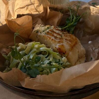 Филе трески с пастой из цукини и зеленым горошком в пергаменте в ProЗёрна по цене 670 ₽