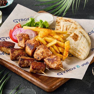 Сувлаки со свининой и курицей в Gyros & Grill по цене 735 ₽
