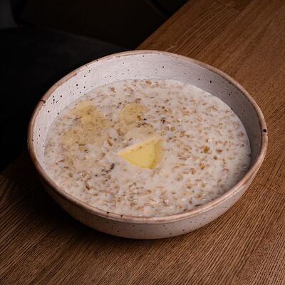 Каша овсяная с маслом 240гр в Polla Vina по цене 190 ₽