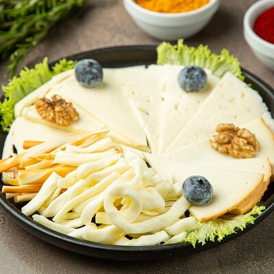 Ассорти из Грузинских сыров в Грузинский дом по цене 750 ₽