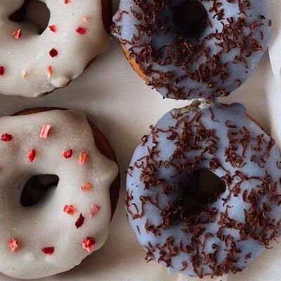 Пончик с голубой глазурью в Формула успеха по цене 370 ₽