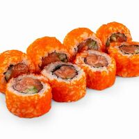 Калифорния с лососем в ChoCho Sushi