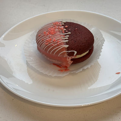 Пирожное Вупи пай клубничный 80 гр в Витрина вкуса по цене 245 ₽