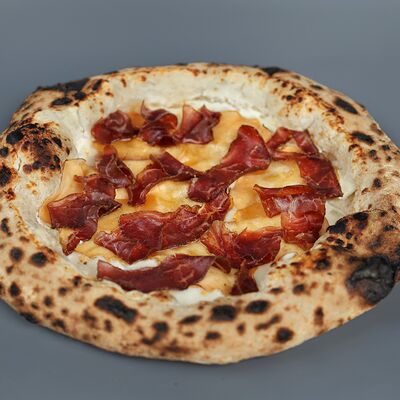 Груша, горгонзола, бастурмав Napoli Italian bistro по цене 790 ₽