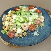 Салат Цезарь с креветками в Piccola Pizza