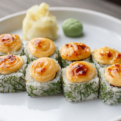 Запеченный ролл с куриным филе в Per Se по цене 645 ₽