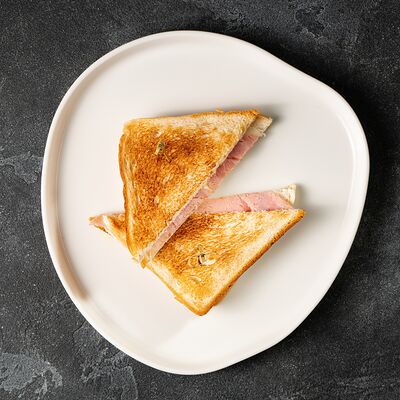 Сэндвич с ветчиной и сыромв Amarena по цене 507 ₽