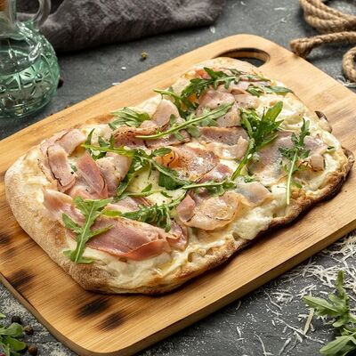 Римская пицца с пачеттой в Сорренто по цене 710 ₽