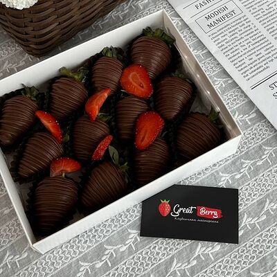 Клубника в шоколаде набор 12 ягод №2 в GREATBERRY по цене 3290 ₽