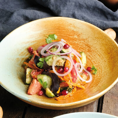 Салат Овощной с орехами в Гамарджоба по цене 610 ₽