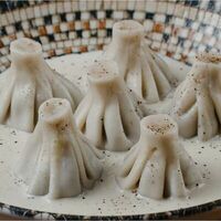 Мини-хинкали с соусом из горгонзолы в Дэда