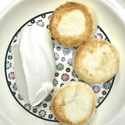 Сырники со сметанойв Луи по цене 490 ₽