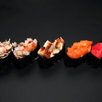 Гункан острый с лососем в Total Sushi