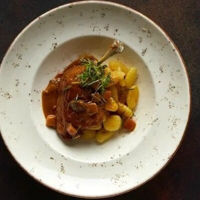 Утиная ножка конфи с ньокками и соусом из белых грибов в MeatBarrique по цене 1200 ₽