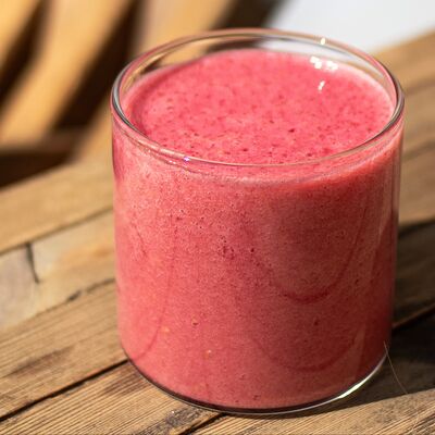 Смузи малина-смородина М в Runshtein Coffee по цене 380 ₽