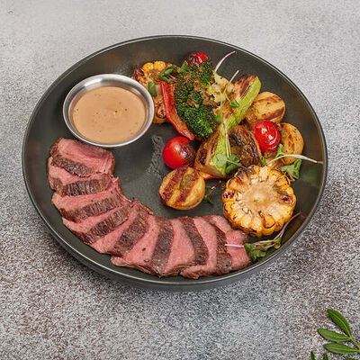 Стейк Терес Мейджер с овощами гриль и соусом Чимичурри в Family Grill по цене 1130 ₽