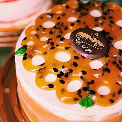 Торт Манго-маракуйя в Кондитерская Эклер по цене 3050 ₽