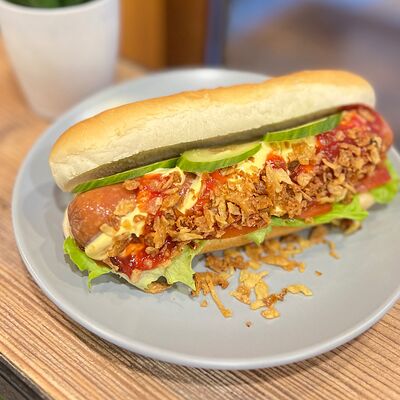 Хот-дог с говядинойв Кофейня Безе по цене 390 ₽