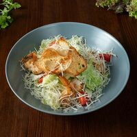 Салат Цезарь с креветками в Dance&grillpark