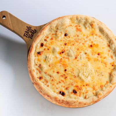 Пицца Четыре сыра 28см в Семейный ресторан Tiki&Taki по цене 700 ₽