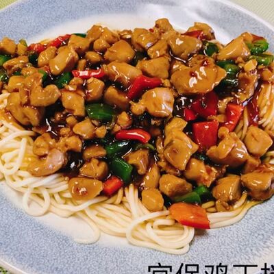 Лапша с жареной курицей Гунбао №94в Malatan Gong Qilin Tea по цене 700 ₽