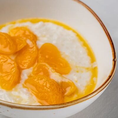 Каша рисовая на молоке с мандаринами в Та самая на Хмельницкого по цене 351 ₽