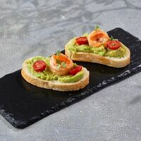 Брускетта с креветкой, гуакамоле и тыквенными семечками в Come Mode Cafe