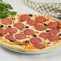 Пицца Салями и болгарский перец в Пиццерия Capriccio