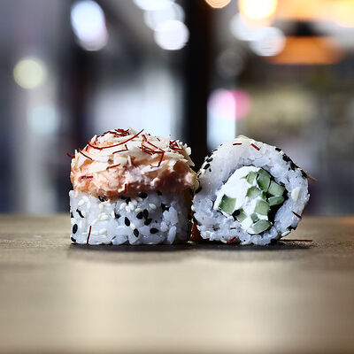 Лосось и Миндаль Люкс в Burger&Sushi по цене 823 ₽
