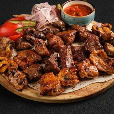 Шашлык на мангале с курицей в Шаурмист по цене 1500 ₽