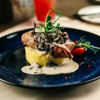 Стейк из индейки с пюре и сельдереем в Saint Jacques