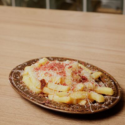 Картофель фри с пармезаном и бастурмой в Садж по цене 540 ₽