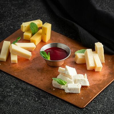 Сырная тарелка в Jager restopub по цене 880 ₽