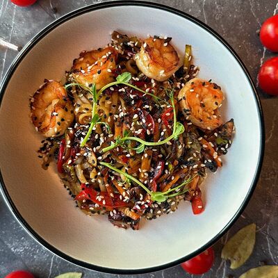 Удон с креветками в Рива Рум лаунж бар по цене 638 ₽