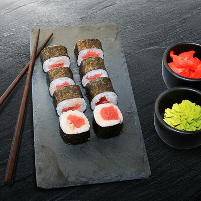 Мини-ролл с тунцом в Суши и хинкали по цене 480 ₽